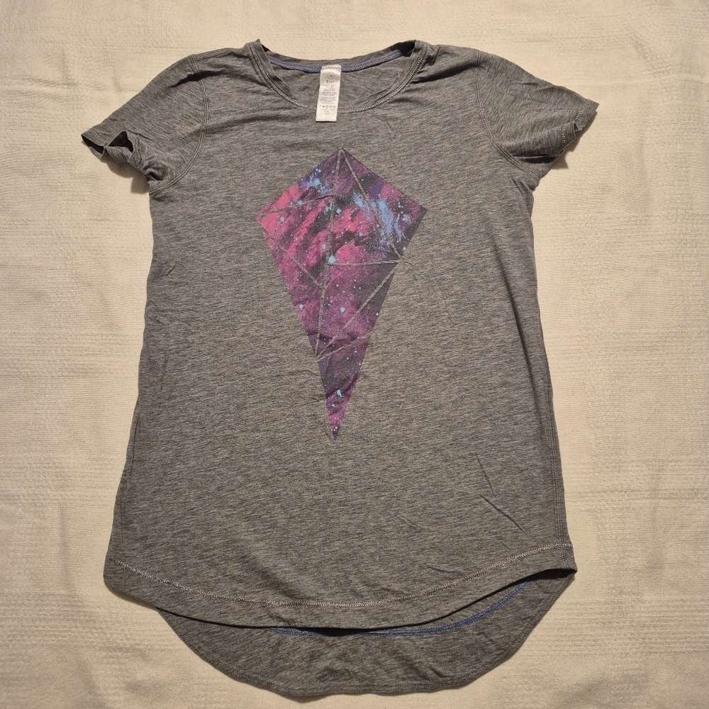 Ivivva girls size 10 gray logo design short sleeve shirt EUC